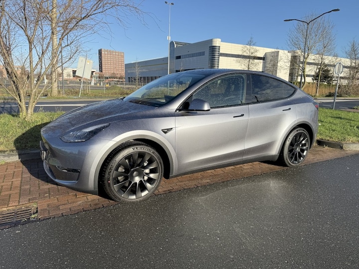 Tesla Model Y Long Range AWD (2024)