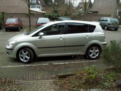 Toyota Corolla Verso 2.2 D-4D D-CAT Linea Luna (2006)