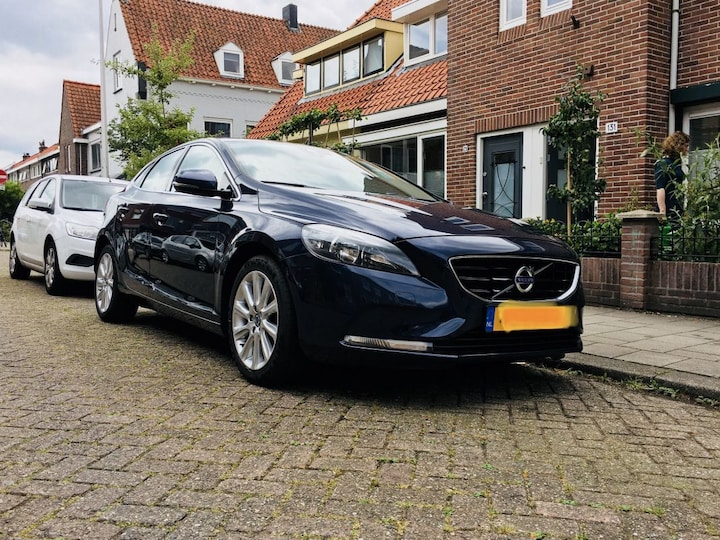 Volvo V40 T3 Momentum (2012)