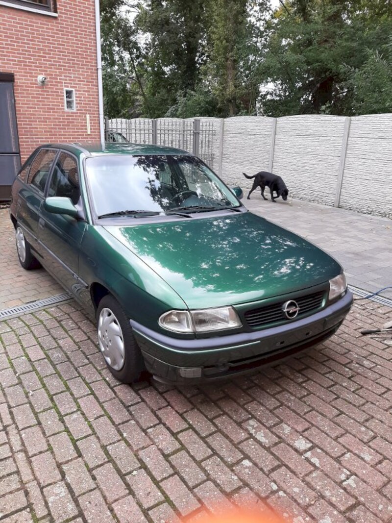Opel Astra 1.4i Sprint (1996)