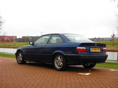 BMW 316i Coupé Executive (1997)