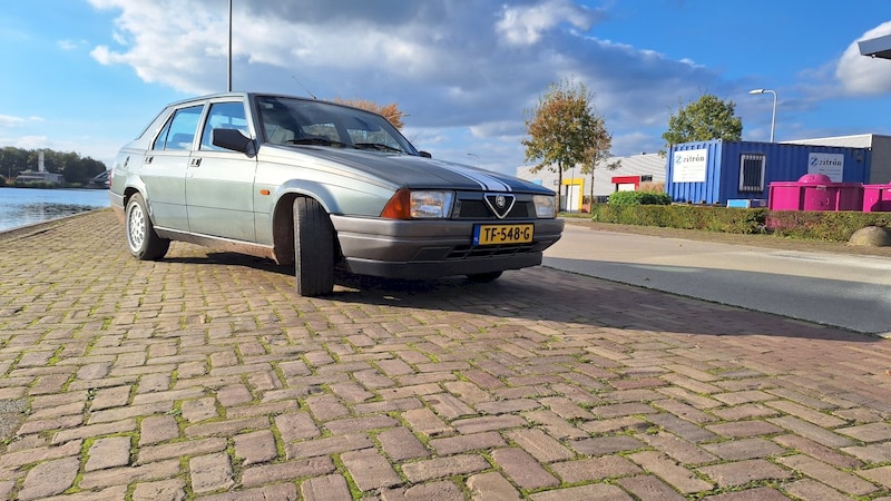 Alfa Romeo 75 (1990)