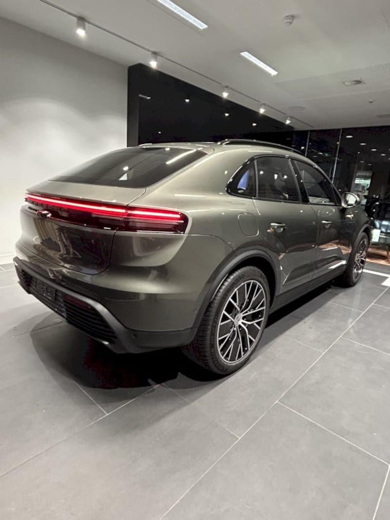 Porsche Macan 4 Electric (2026)