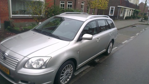 Toyota Avensis Wagon 2.0 D-4D Linea Sol (2004)