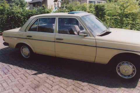 Mercedes-Benz 240 D