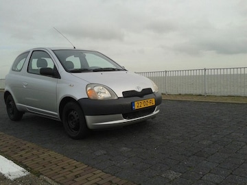 Toyota Yaris 1.0 16v VVT-i Linea Terra (2000)