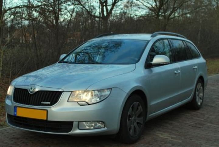 Skoda Superb Combi 1.6 TDI Greenline Comfort Bus.