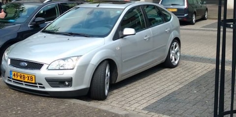 Ford Focus 2.0 16V Titanium (2005)