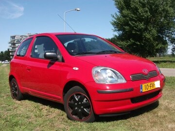 Toyota Yaris 1.3 16v VVT-i Linea Sol (2000)