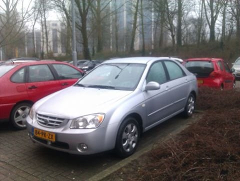 Kia Cerato 2.0 CVVT EX (2004)