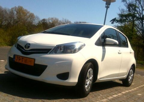 Toyota Yaris 1.0 VVT-i Aspiration (2012)