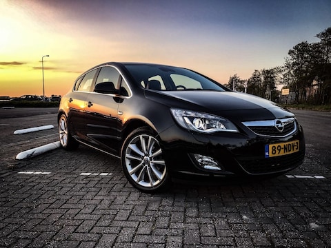 Opel Astra 1.4 Turbo 140pk Cosmo (2010)