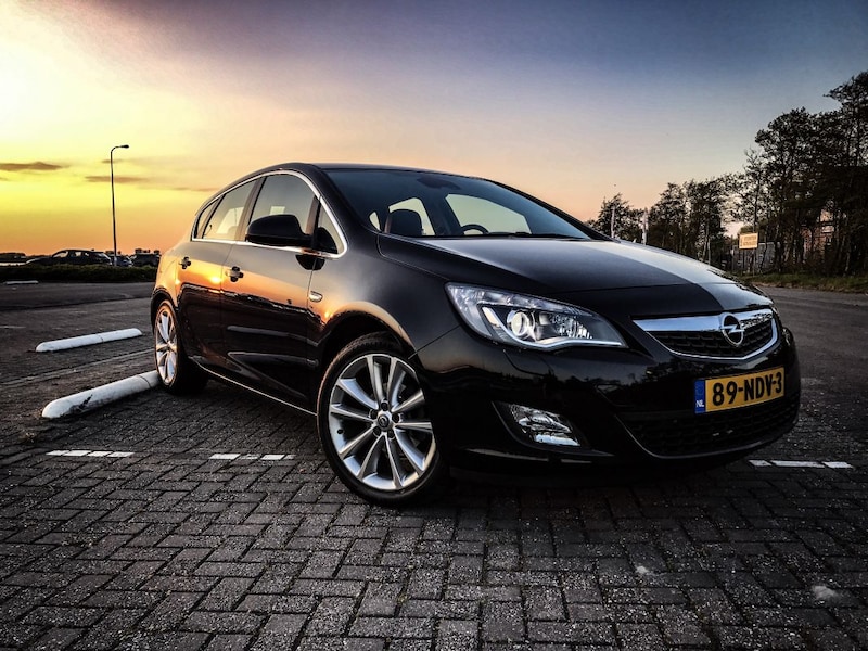 Opel Astra 1.4 Turbo 140pk Cosmo (2010)