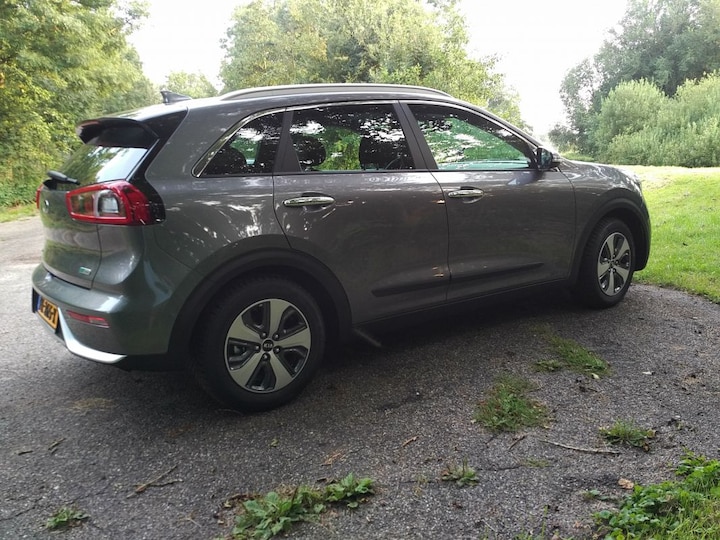 Kia Niro 1.6 GDi Hybrid DynamicLine (2017)
