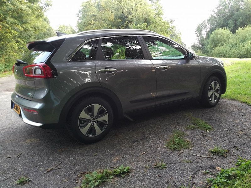 Kia Niro 1.6 GDi Hybrid DynamicLine (2017)