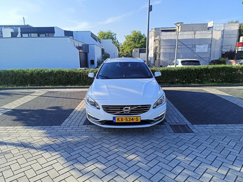 Volvo V60 D5 AWD Twin Engine Summum (2016)