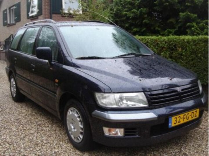 Mitsubishi Space Wagon 2.4 GLXi