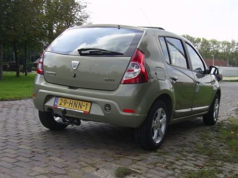 Dacia Sandero 1.6 Lauréate (2009)