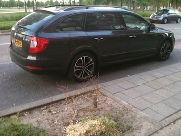 Skoda Superb Combi 1.6 TDI Greenline Comfort Bus. (2011)