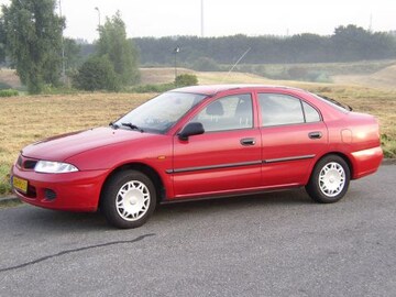 Mitsubishi Carisma 1.6 GLi (1998)