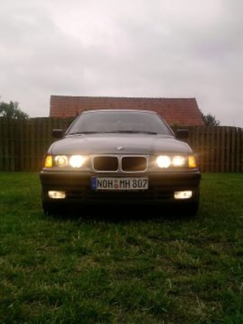 BMW 320i (1992)