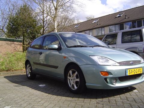 Ford Focus 2.0i 16V Trend (1999)