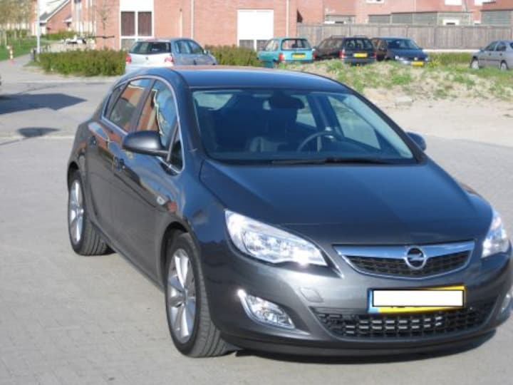 Opel Astra 1.4 Turbo 140pk Cosmo (2010)