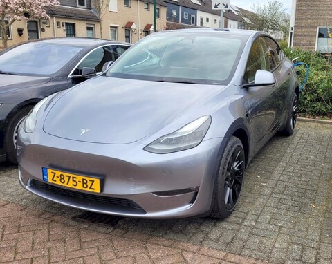 Tesla Model Y Long Range AWD (2024)