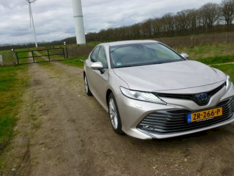 Toyota Camry 2.5 Hybrid Premium (2019)