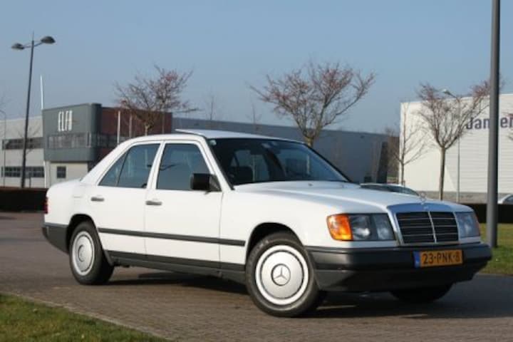 Mercedes-Benz 260 E (1986)
