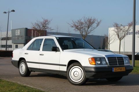 Mercedes-Benz 260 E
