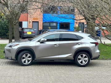 Lexus NX 300h AWD President Line (2017)