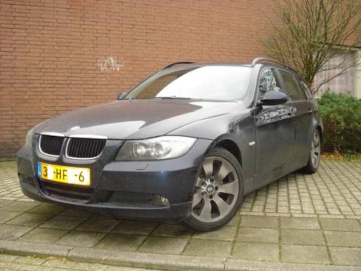 BMW 318i Touring High Executive (2008)