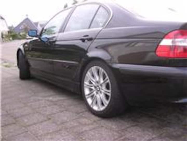 BMW 318d (2004)