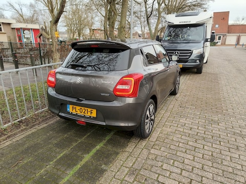 Suzuki Swift 1.0 Boosterjet Smart Hybrid Stijl