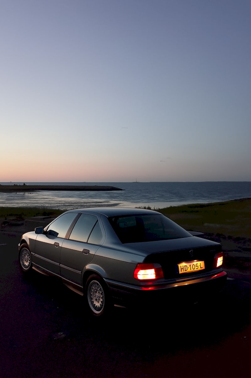 BMW 320i (1993)