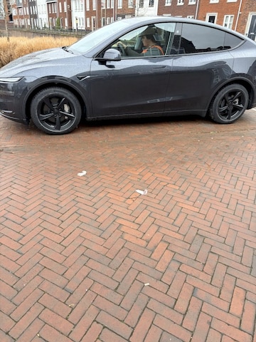 Tesla Model Y Long Range AWD Launch Edition (2025)