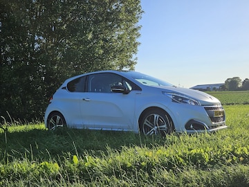 Peugeot 208 GT-line 1.2 PureTech 110 (2016)