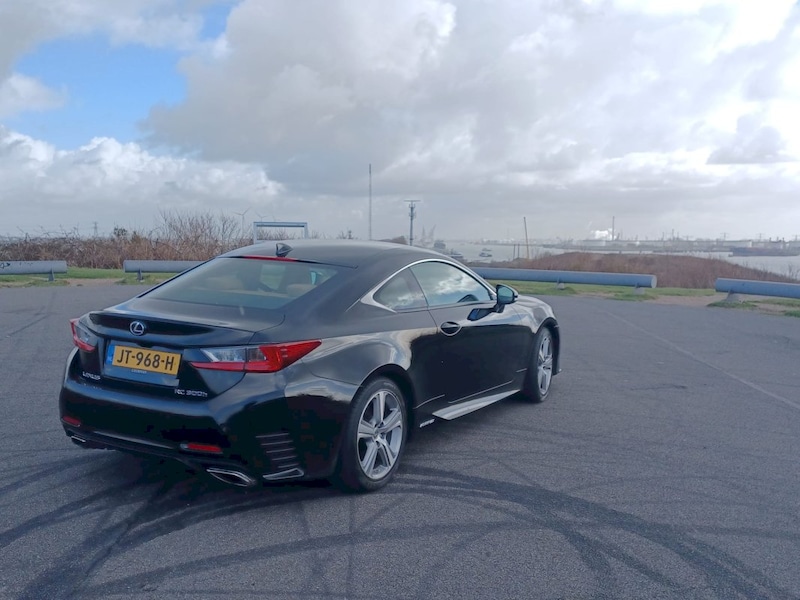 Lexus RC 300h Business Line Pro (2016)