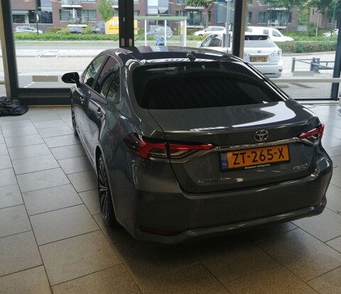 Toyota Corolla Sedan 1.8 Hybrid Business Intro