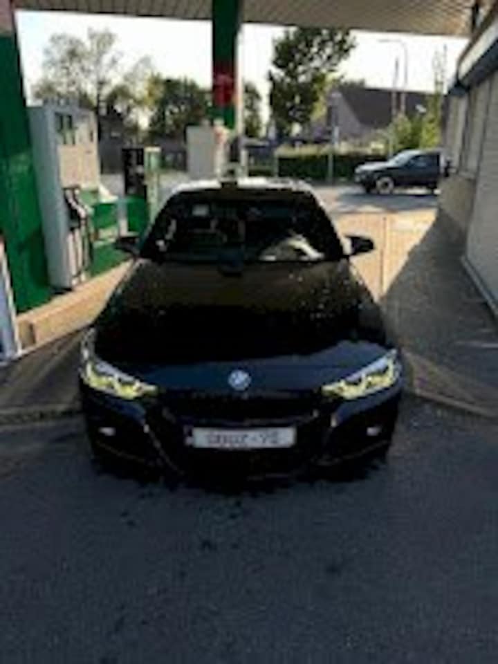 BMW 330e iPerformance (2018)