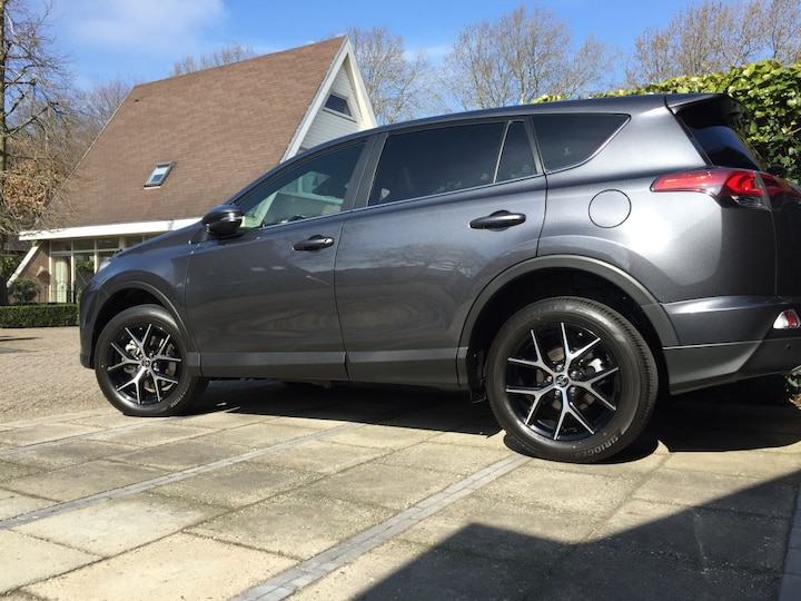 Toyota RAV4 2.5 Hybrid 2WD Style (2018)