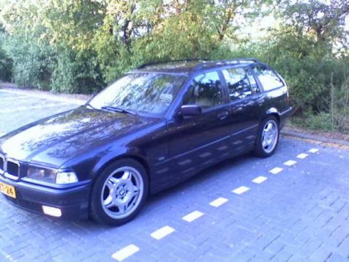BMW 320i touring Executive (1995)