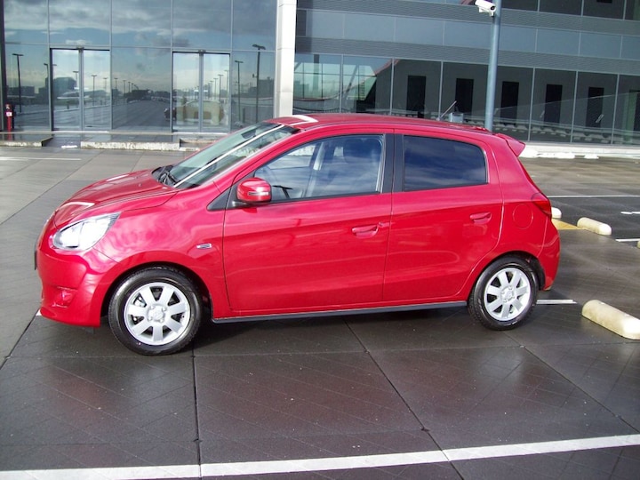 Mitsubishi Space Star 1.0 Intense (2015)