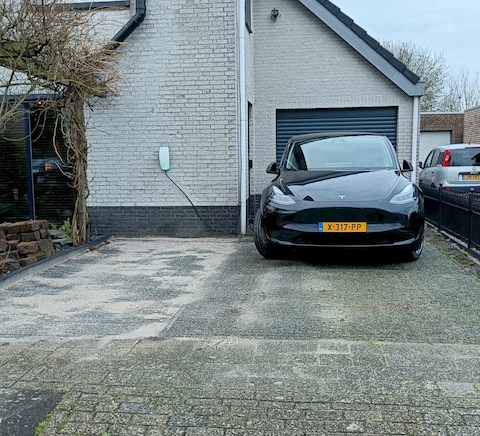 Tesla Model Y (2023)