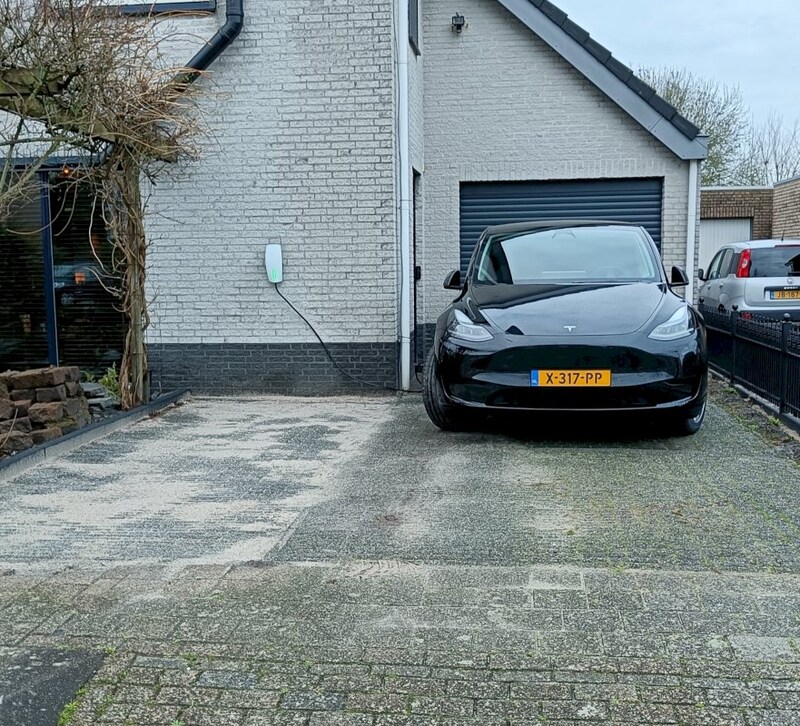 Tesla Model Y (2024)