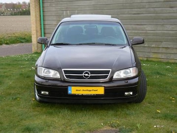 Opel Omega 2.5 TD Executive (2000)