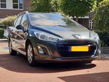 Peugeot 308 SW Allure 1.6 e-HDi (2012)