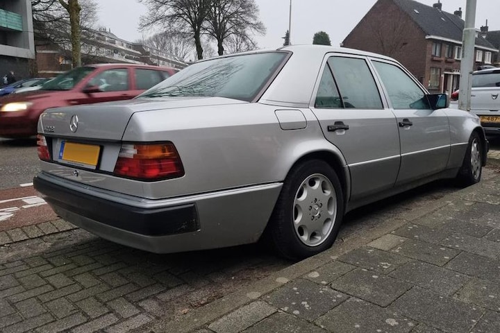 Mercedes-Benz 500E