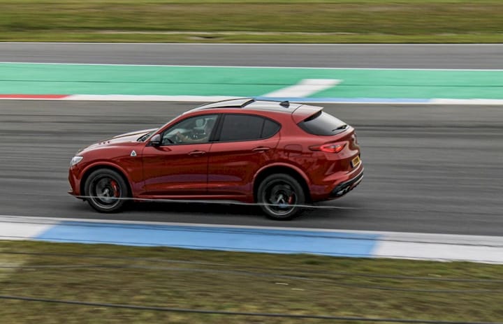 Alfa Romeo Stelvio 2.9 V6 AWD Quadrifoglio (2018)